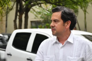 Petro busca sabotear a De la Espriella según Ministro