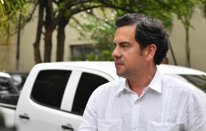 Petro busca sabotear a De la Espriella según Ministro