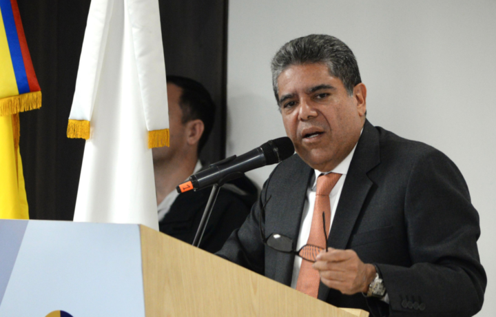 Petro debe rendir cuentas: Contralor Rodríguez