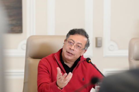 Petro ordena a militares no apoyar a De la Espriella