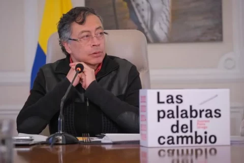 Petro radica ocho reformas en el Congreso
