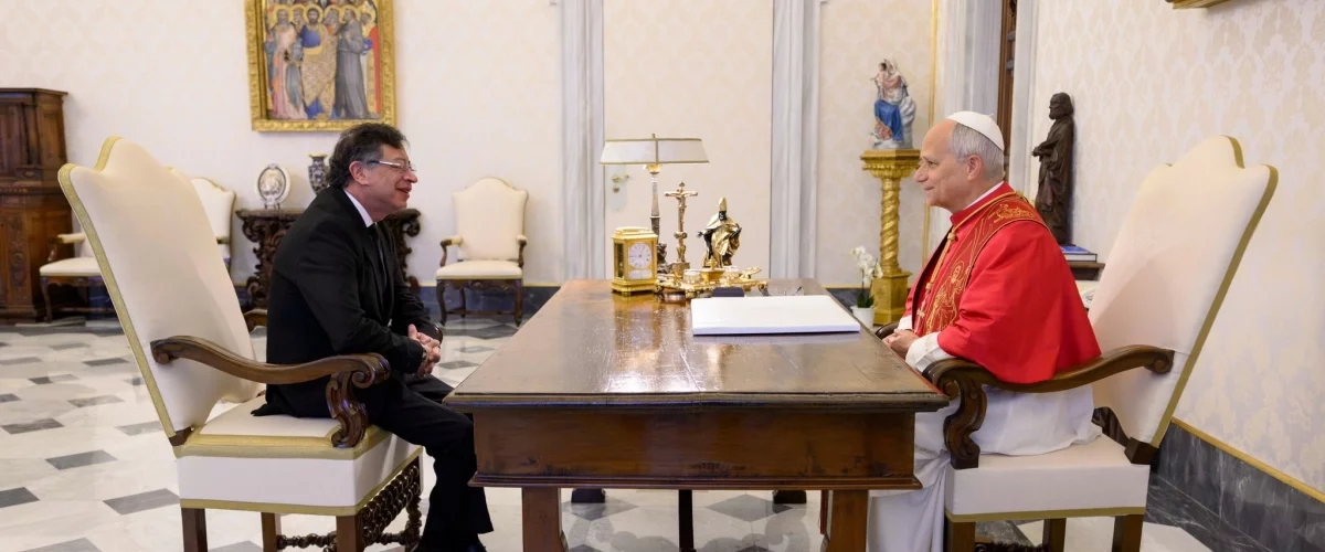 Petro se reúne con el Papa en el Vaticano