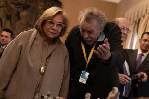 Renuncia masiva de embajadores en Colombia