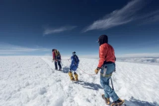Robot humanoide en la cima más alta de Ecuador