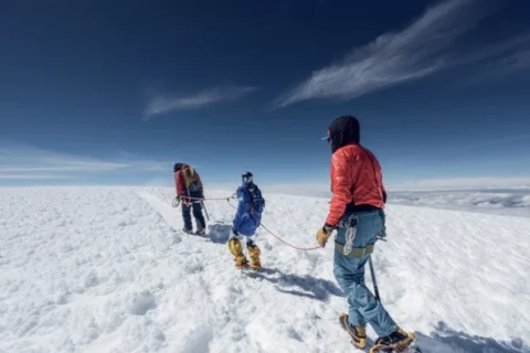 Robot humanoide en la cima más alta de Ecuador