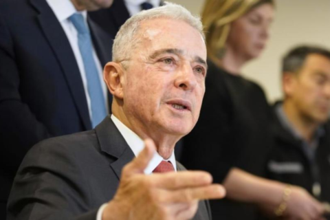 Uribe cuestiona a Deluque para presidencia del Senado