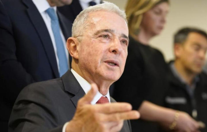 Uribe cuestiona a Deluque para presidencia del Senado