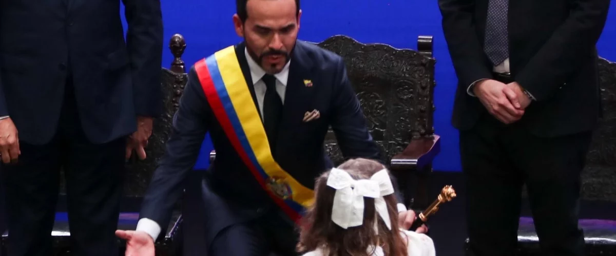 Abelardo De la Espriella toma posesión con familia y religión