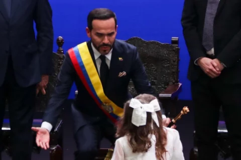 Abelardo De la Espriella toma posesión con familia y religión