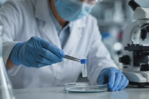 Científicos crean virus desconocidos con IA