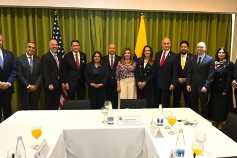 Fiscales colombianos se reúnen con autoridades de EE.UU