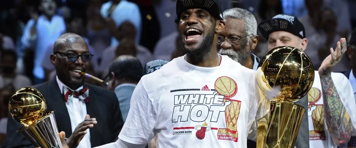 LeBron James sorprende con decisión millonaria