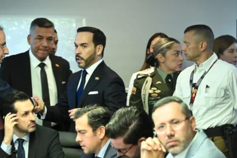 Terremoto: De La Espriella regresa a Bogotá