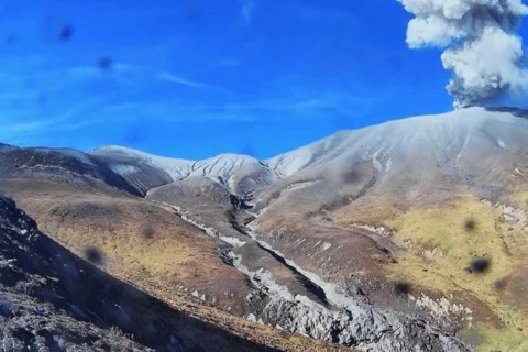 Volcán Puracé en alerta naranja