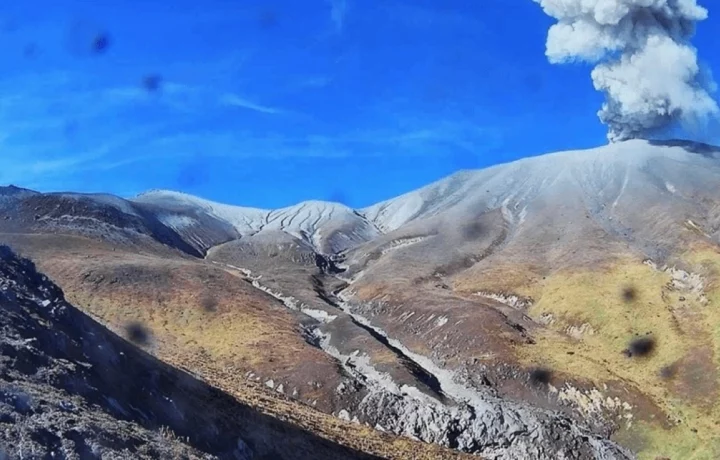 Volcán Puracé en alerta naranja