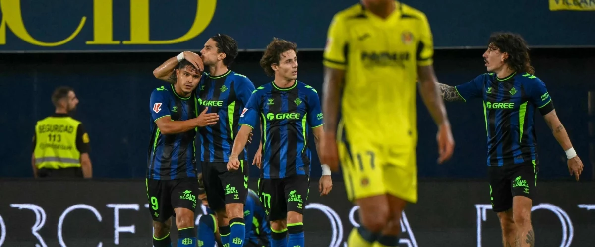 Cucho Hernández anota en remontada del Betis ante Villarreal