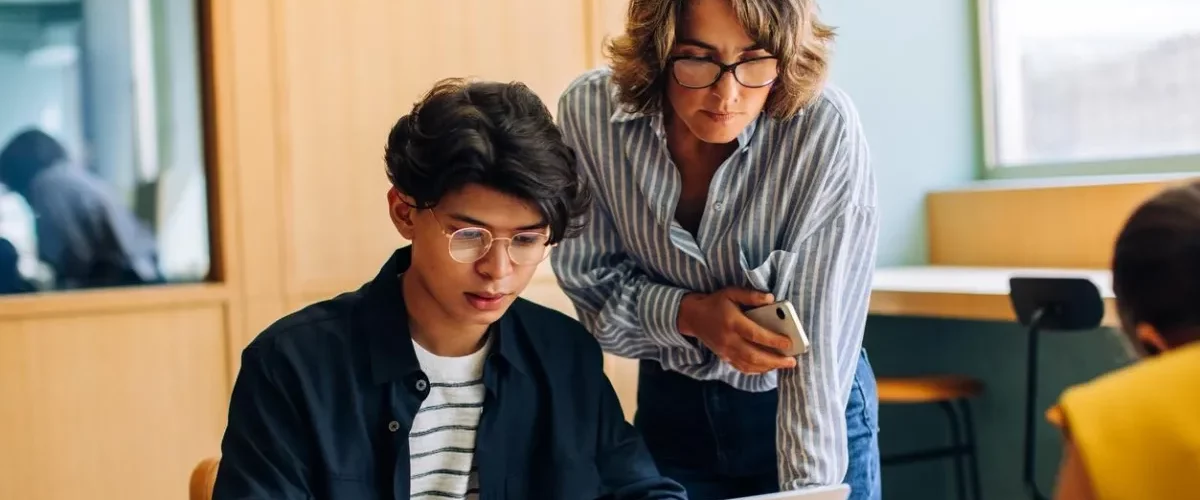Datos oficiales revelan estancamiento en formación docente universitaria en Colombia