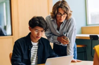 Datos oficiales revelan estancamiento en formación docente universitaria en Colombia