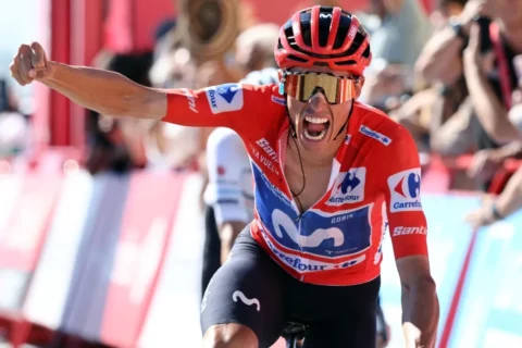 Enric Mas lidera la Vuelta a España tras resistir en contrarreloj
