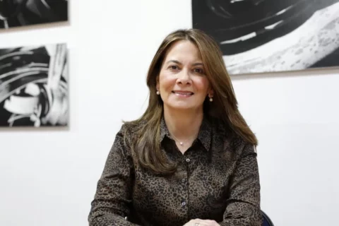 Exministros respaldan a Vesga tras denuncia de corrupción