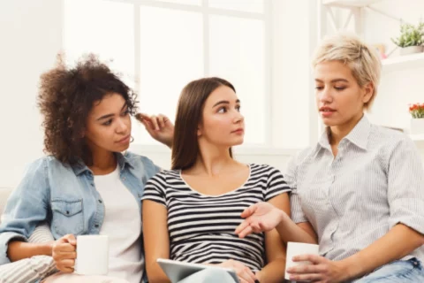 Expertos explican por qué hacer amigos en la adultez es un desafío