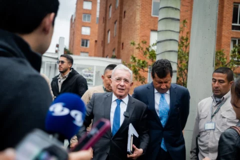 Fiscalía toma declaraciones a familiares de Monsalve en caso Uribe