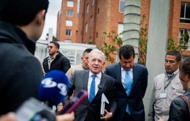 Fiscalía toma declaraciones a familiares de Monsalve en caso Uribe