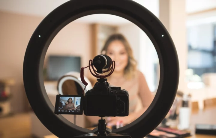 Influencers pierden credibilidad por publicidad excesiva y falta de autenticidad