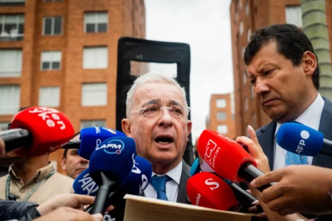 Lombana califica de sincero el interrogatorio a Uribe por masacres