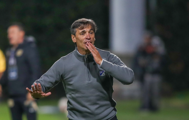 Millonarios confirma la salida de Fabián Bustos como director técnico