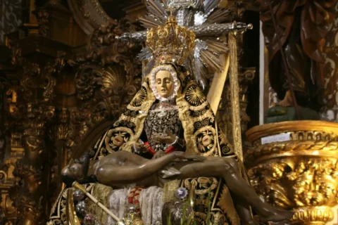 Oración a Nuestra Señora de los Dolores para pedir protección y consuelo