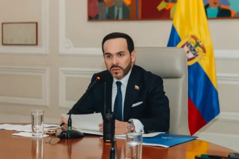 Presidente De La Espriella restringe ingreso de precursores y drones a Colombia