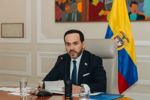 Presidente firma 11 decretos por emergencia tras terremoto
