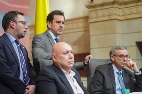 Vacío informativo sobre refuerzo a De La Espriella y plan de pasaportes