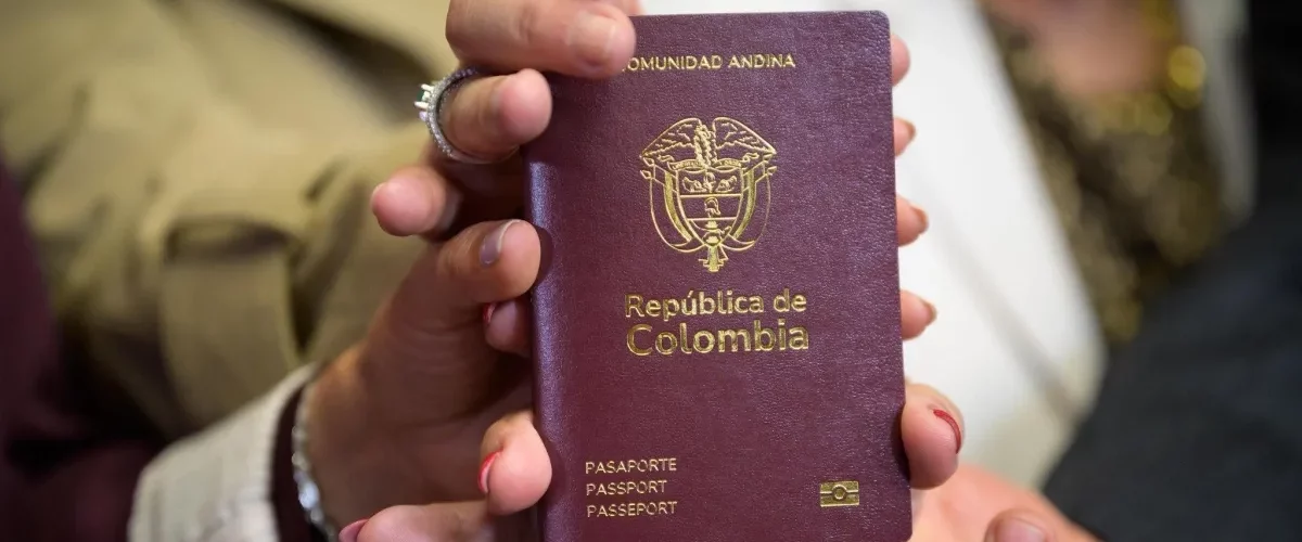 Cancillería rechaza firmar informe sobre modelo de pasaportes tras desacuerdo con Portugal