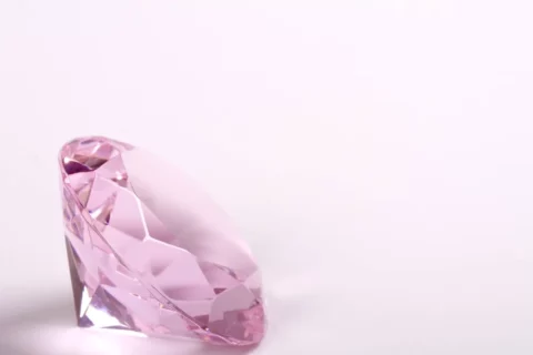 Científicos alemanes crean nanodiamantes con láseres de alta energía