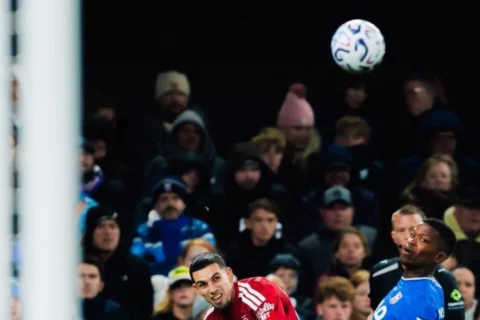 Daniel Muñoz asiste en empate del Nottingham Forest