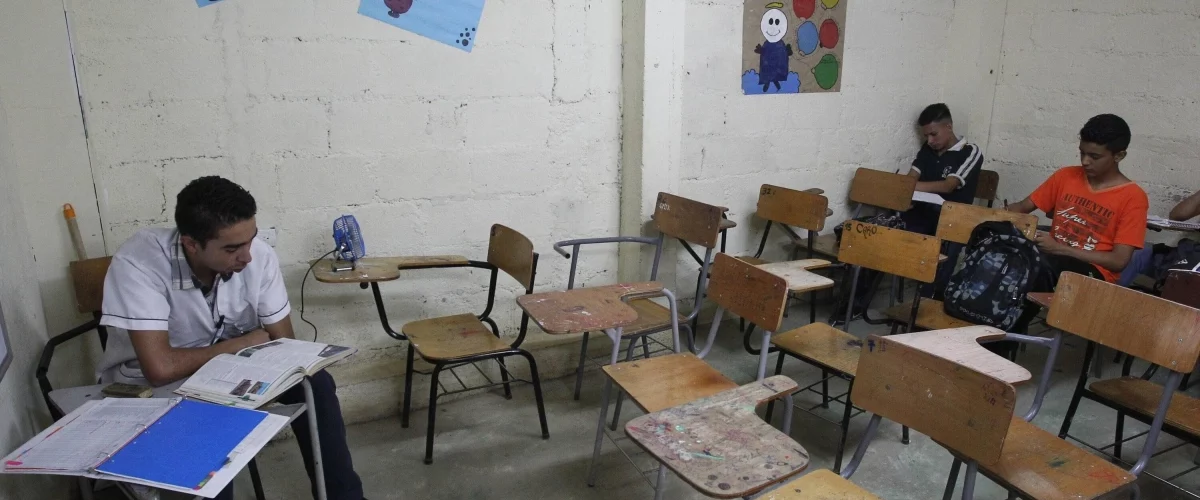 Más de 270.000 estudiantes abandonan la escuela en Colombia