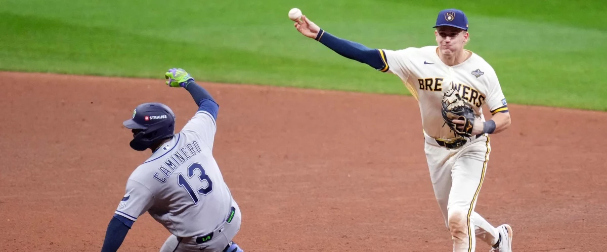 Milwaukee vence a Rays en el arranque de la Serie Mundial
