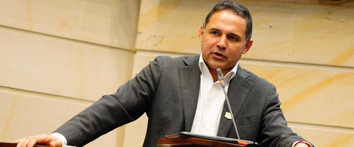 Presidente del Senado alerta sobre suplantación de identidad con IA