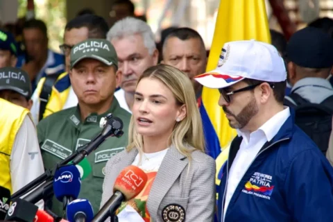 Primera dama responde críticas por gestión de donaciones