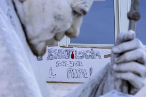 Salud del Papa León XIV genera preocupación global